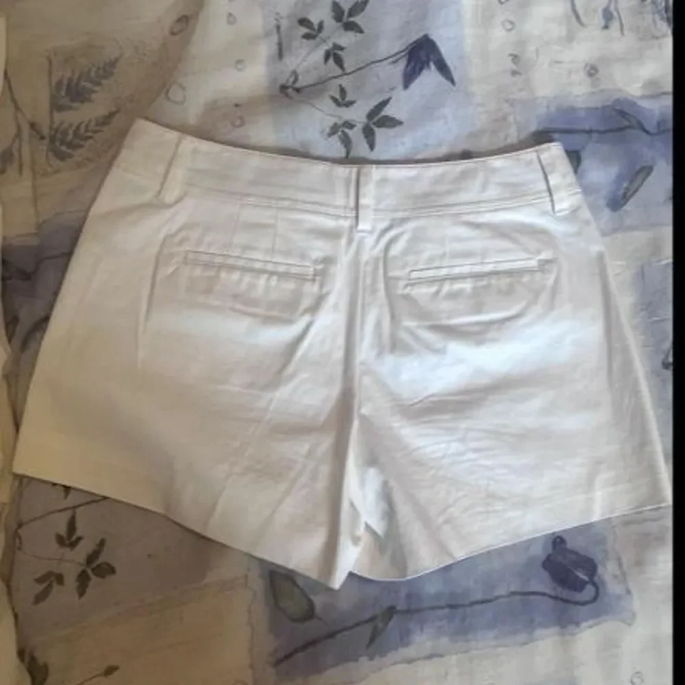 White-house-black-market Women's White and Cream Shorts